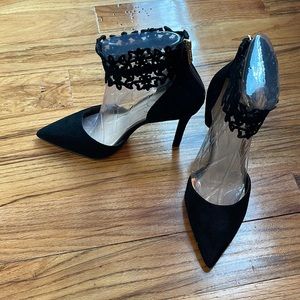 Jessica Simpson black heel